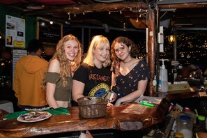 Bar (on property) - Secret Garden - Hostel (Quito)