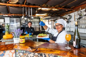 Daily cooked-to-order breakfast (USD 3 per person) - Secret Garden - Hostel (Quito)