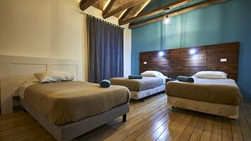 In-room safe, soundproofing, free WiFi, bed sheets