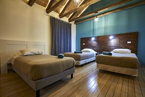 In-room safe, soundproofing, free WiFi, bed sheets - Secret Garden - Hostel (Quito)