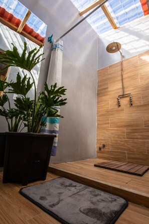 Bathroom shower - Secret Garden - Hostel (Quito)