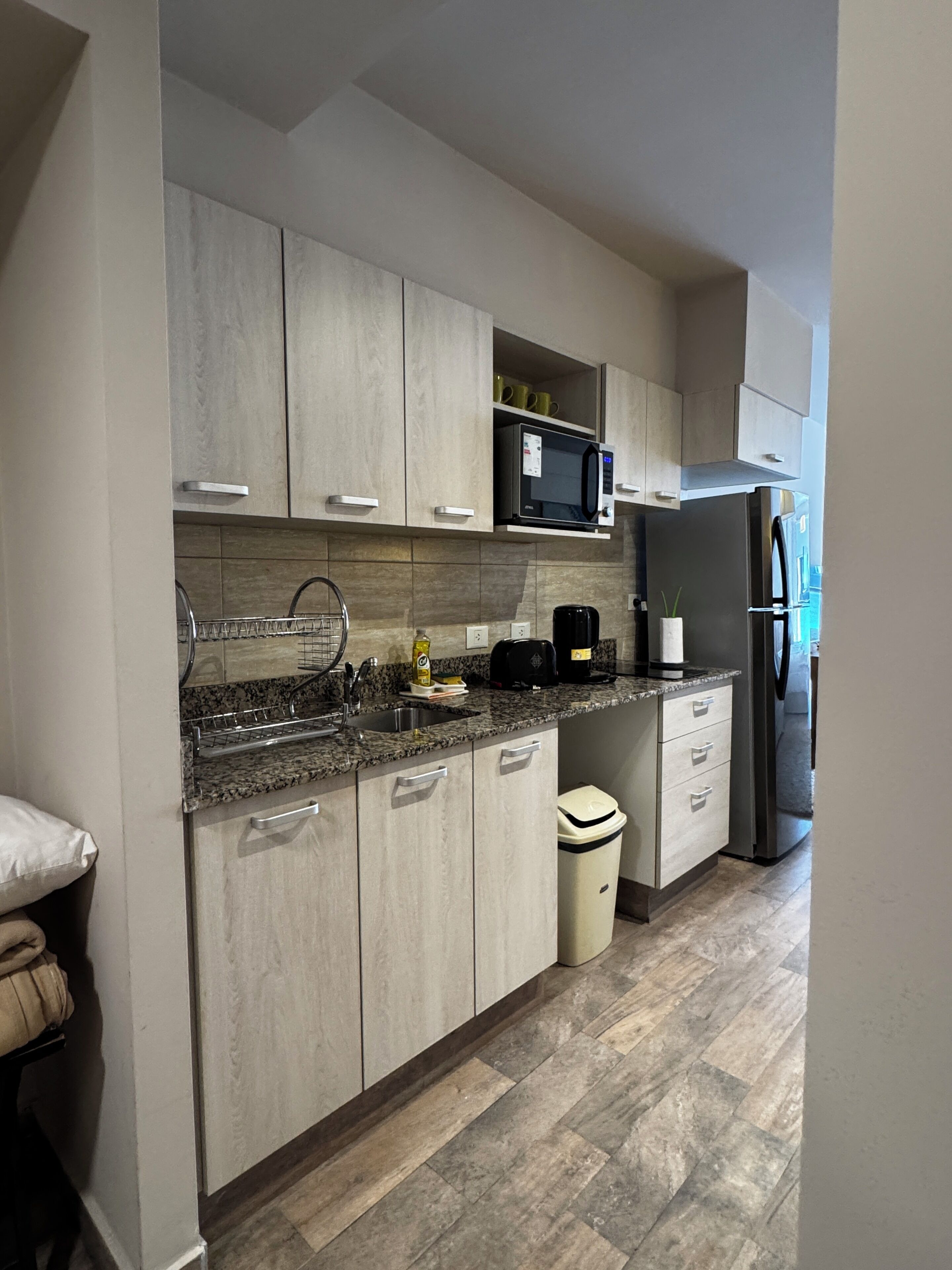 Senior Studio (103) | Private kitchen | Fridge, microwave, coffee/tea maker, toaster