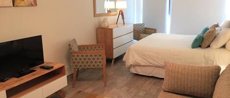 Senior Studio (107) | Soundproofing, WiFi (free), bed sheets
