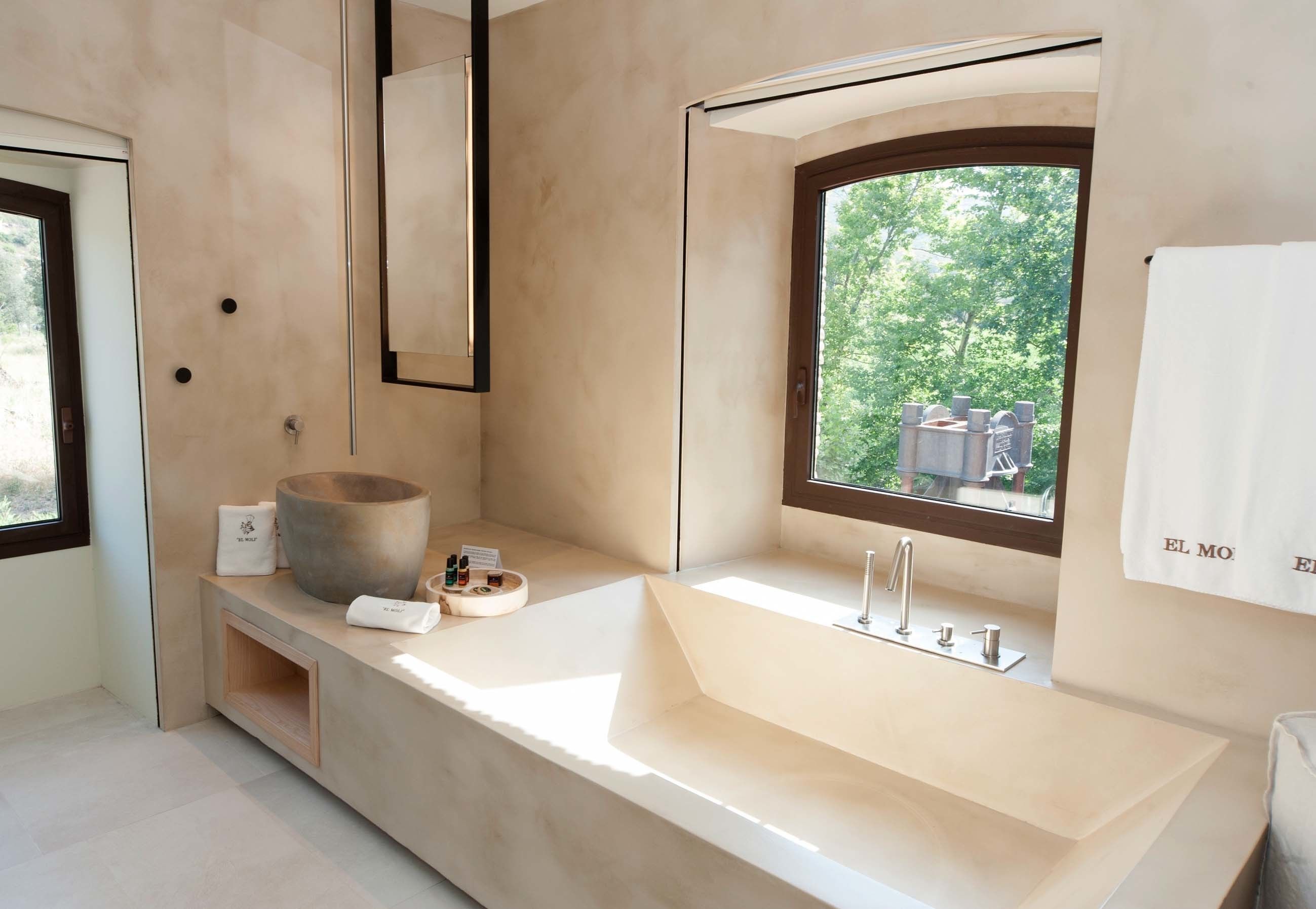 separate bathtub and shower, free toiletries, hair dryer, towels