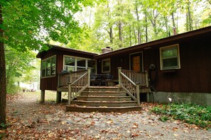 House, 3 Bedrooms, Lakeside | Property entrance