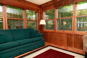 House, 3 Bedrooms, Lakeside