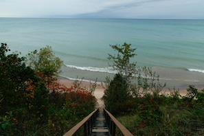 House, 3 Bedrooms, Lakeside | Beach