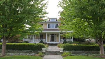 Mặt tiền nơi lưu trú