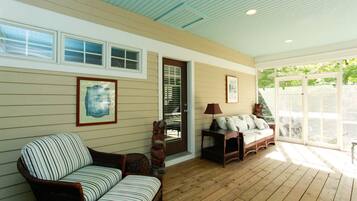 Nhà trung tâm thành phố, 4 phòng ngủ, lò sưởi | Hiên