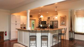 Nhà trung tâm thành phố, 4 phòng ngủ, lò sưởi | Bếp riêng | Tủ lạnh, lò vi sóng, dụng cụ pha cà phê/trà