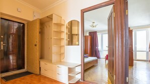 3 Bedrooms Apartment on Bolshaya Vasilkovskaya 80 | Living area | TV - Olimpiyskiy Apartments (Kyiv)