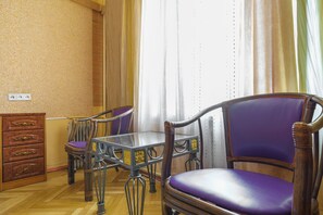2 Bedrooms Apartment on Kostelnaya 9  - Olimpiyskiy Apartments (Kyiv)