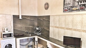 Studio | Iron/ironing board, WiFi (free), bed sheets - Olimpiyskiy Apartments (Kyiv)