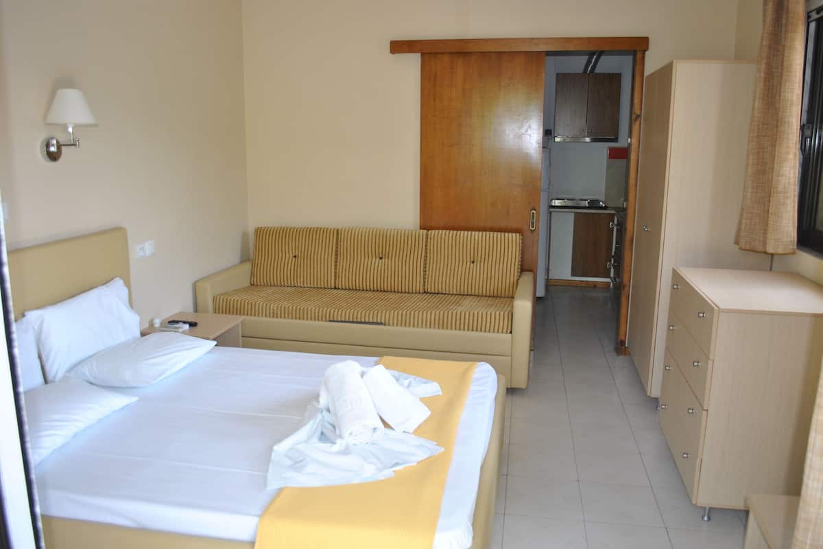 Basic Double Room, 1 Bedroom, Kitchen, Partial Sea View | Egyptian cotton sheets, soundproofing, WiFi (free)