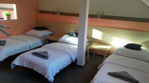 頂級公寓, 廚房, 庭園 (3 beds) | 書桌、熨斗/熨衫板、免費 Wi-Fi、床單