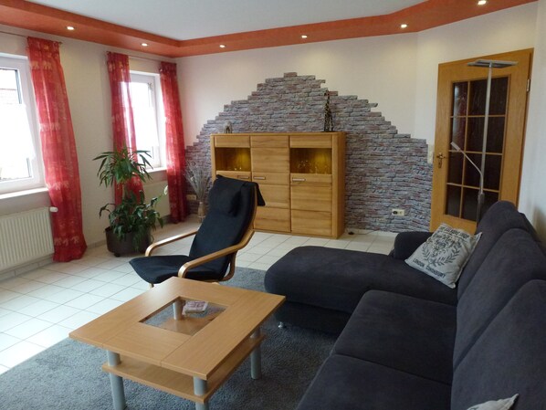 Appartement, non-fumeurs (incl. final cleaning fee) | Coin séjour | Télévision à écran plat, lecteur de DVD