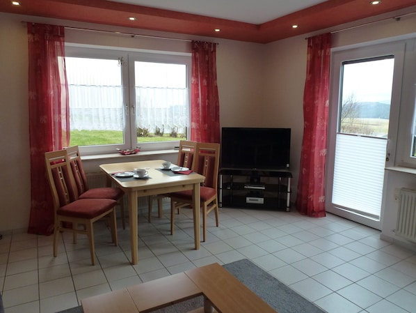 Apartment, Nichtraucher (inkl. Endreinigungsgebühr) | Essbereich im Zimmer