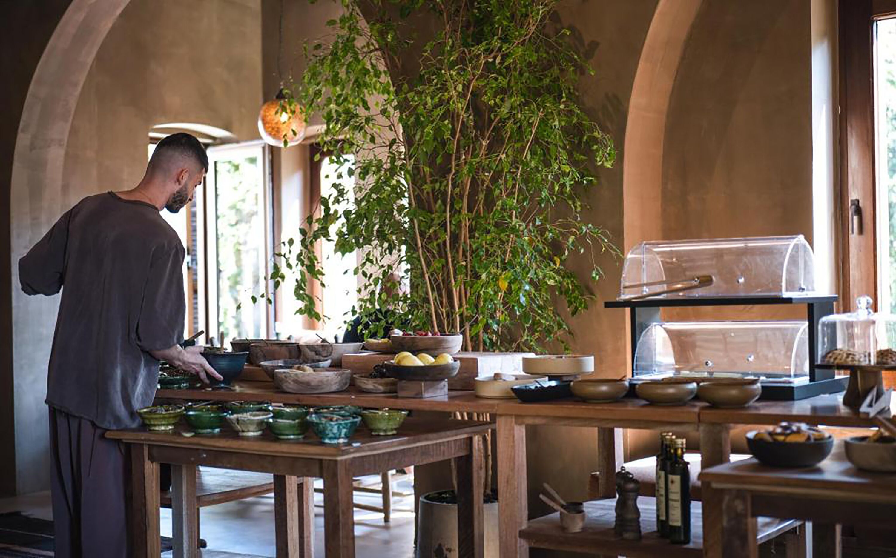 free buffet breakfast