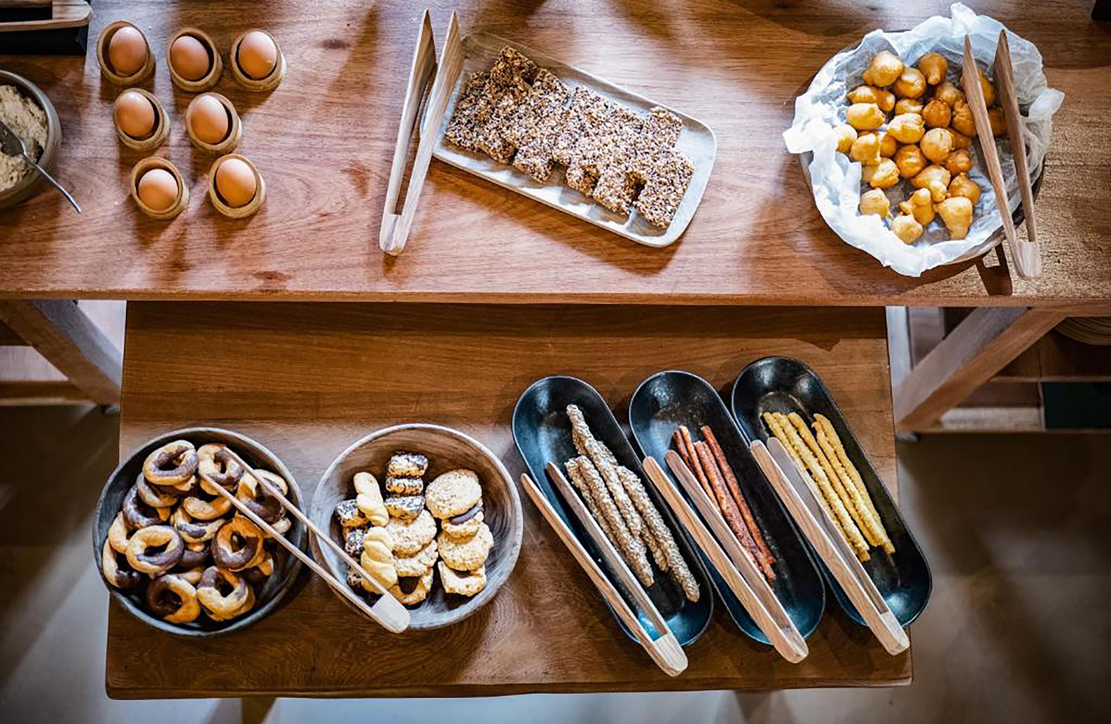 free buffet breakfast