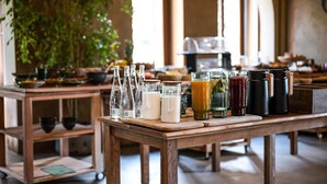 朝食 (ビュッフェ 、無料)