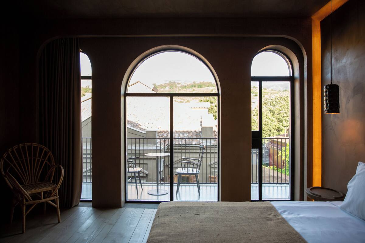 medium room panoramic | 1 bedroom, premium bedding, minibar, desk