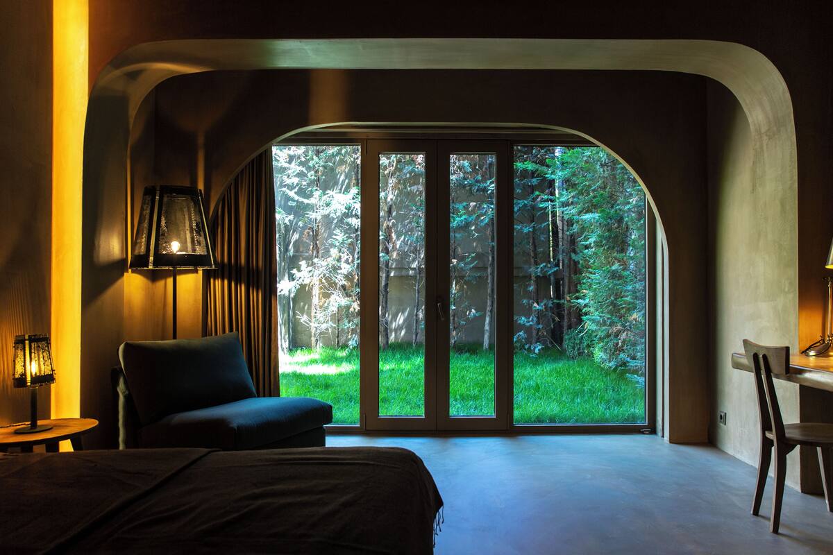 double room, garden view | 1 bedroom, premium bedding, minibar, desk