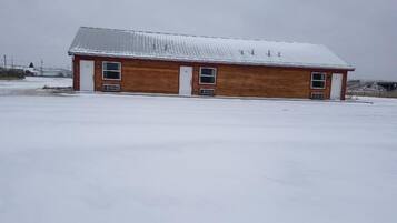 المنشأة من الخارج