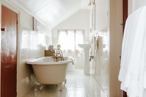 Bathroom - Mouton Plantation (Lafayette)