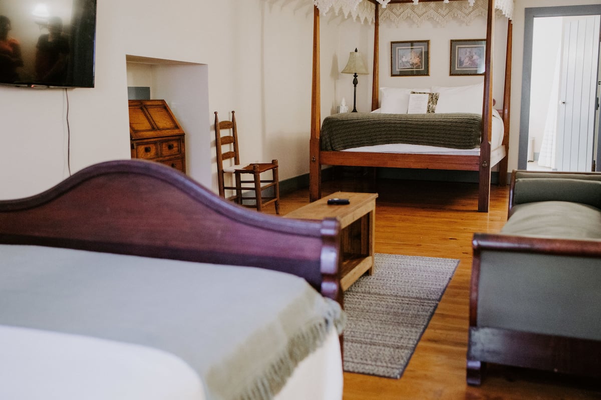 Loft Tradition, plusieurs lits, réfrigérateur et four à micro-ondes | 1 chambre, literie de qualité supérieure, bureau