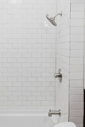 Magnolia Room | Bathroom - Mouton Plantation (Lafayette)