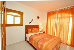 Huis, 3 slaapkamers | 3 slaapkamers, een kluis op de kamer, een bureau