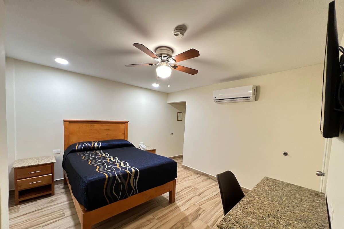 Single Room, 1 Double Bed | Desk, iron/ironing board (on request), WiFi (free)