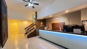 Flat-screen TV - Hotel Catalina (Tijuana)