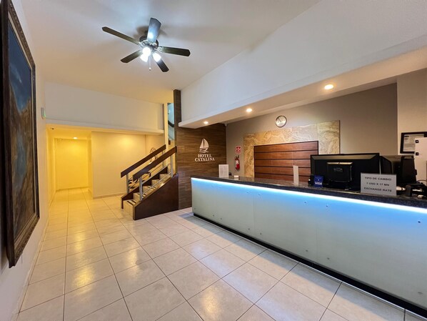 Flat-screen TV - Hotel Catalina (Tijuana)