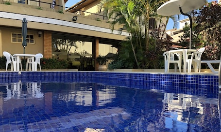 Outdoor pool, open 9 AM to 8 PM, pool umbrellas, pool loungers. Pousada Gênesis