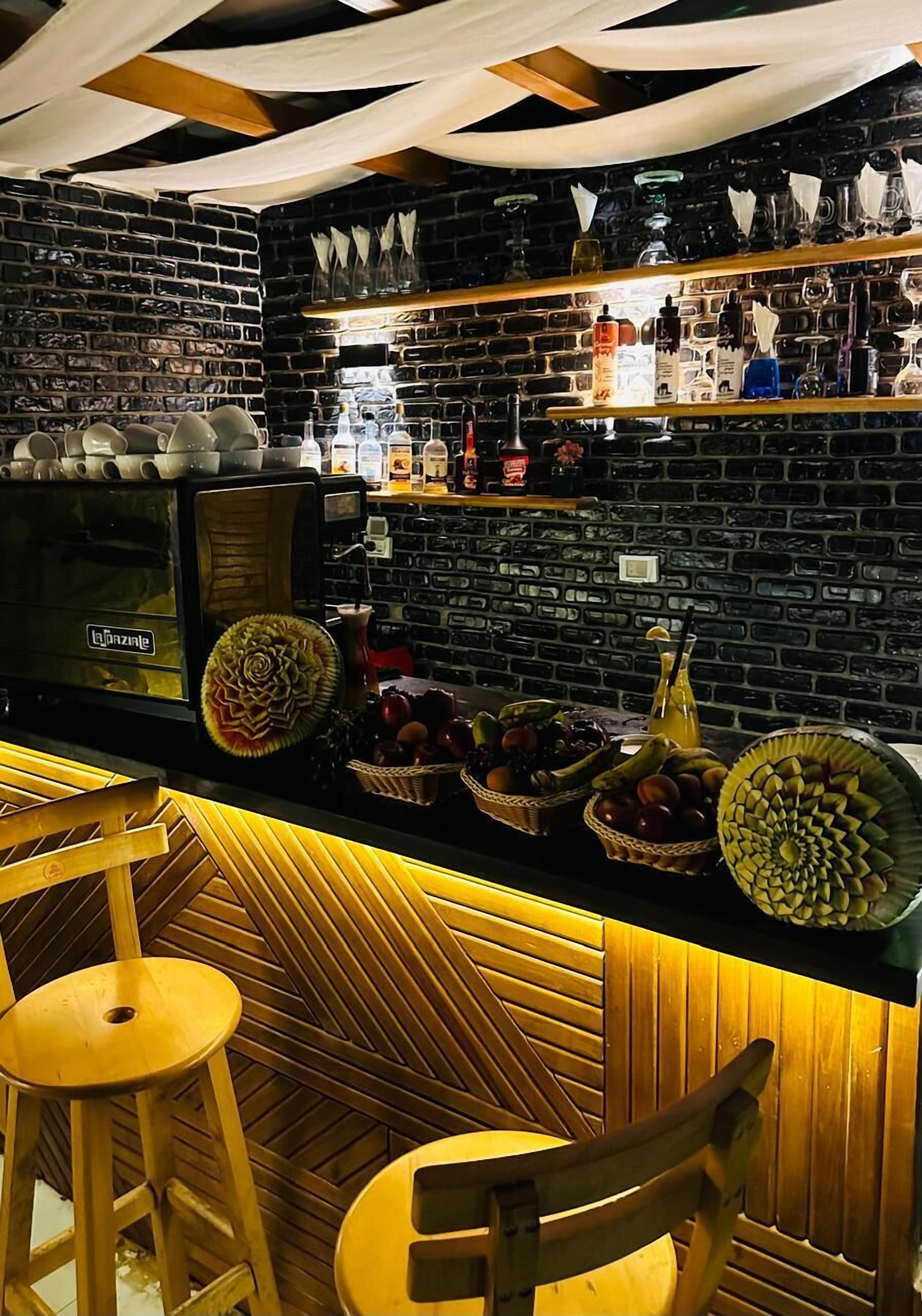 breakfast, lunch, dinner served; local and international cuisine