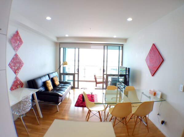 Comfort Apartment, 2 Bedrooms, Accessible, Sea View | Living room