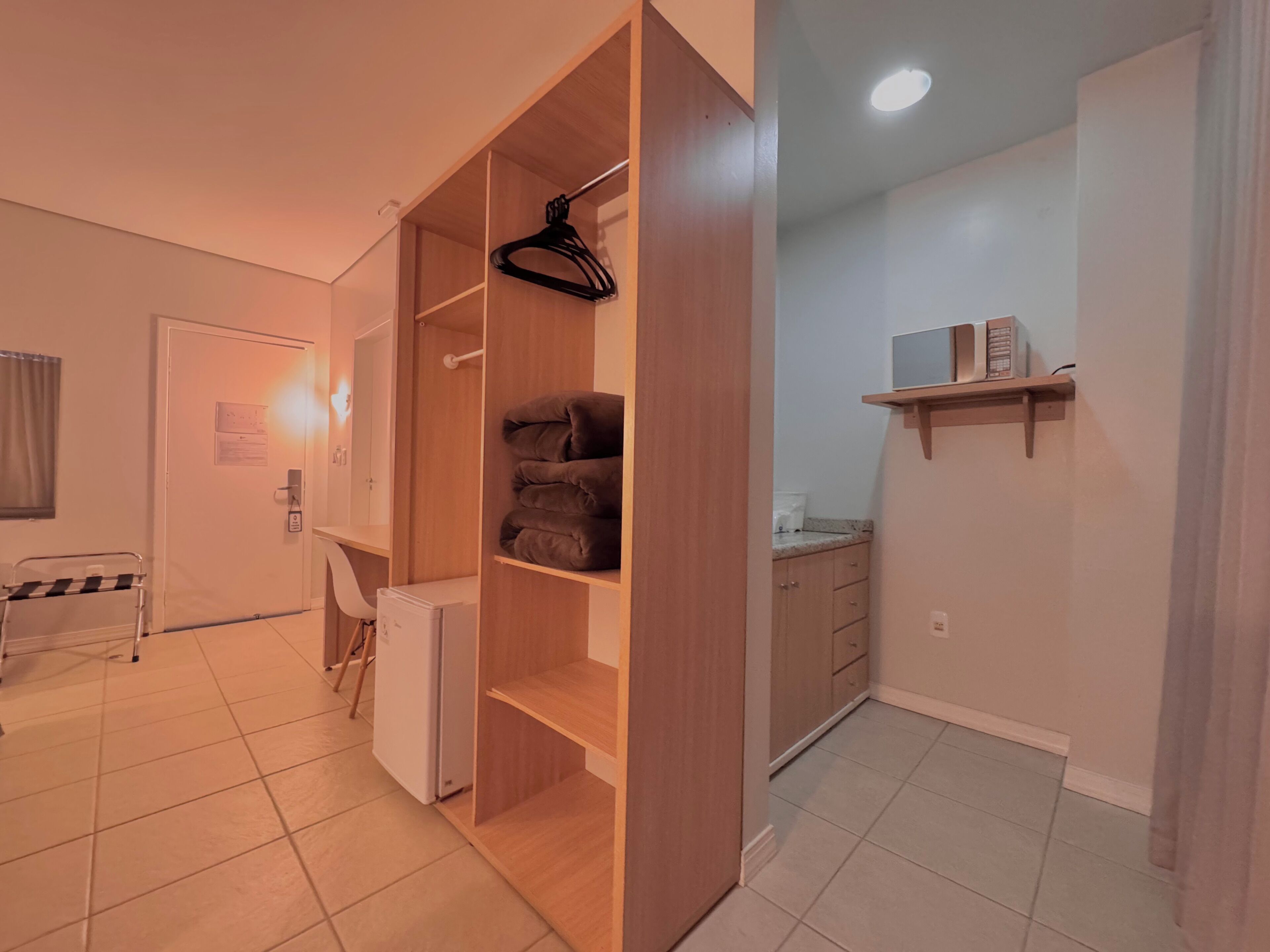 Habitación familiar | Escritorio, espacio para trabajar con un portátil, cortinas opacas