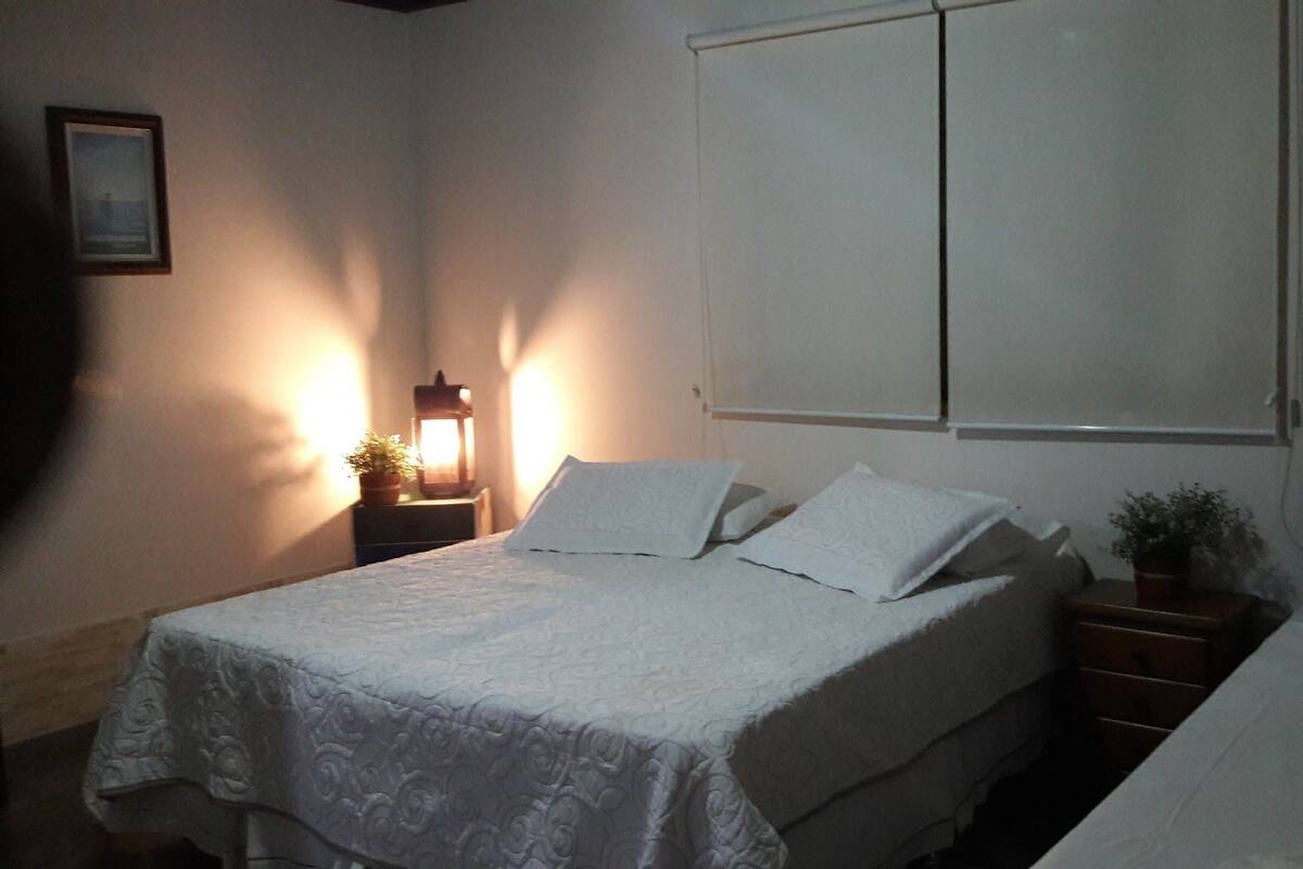 Ropa de cama de alta calidad, minibar, wifi gratis y ropa de cama 
