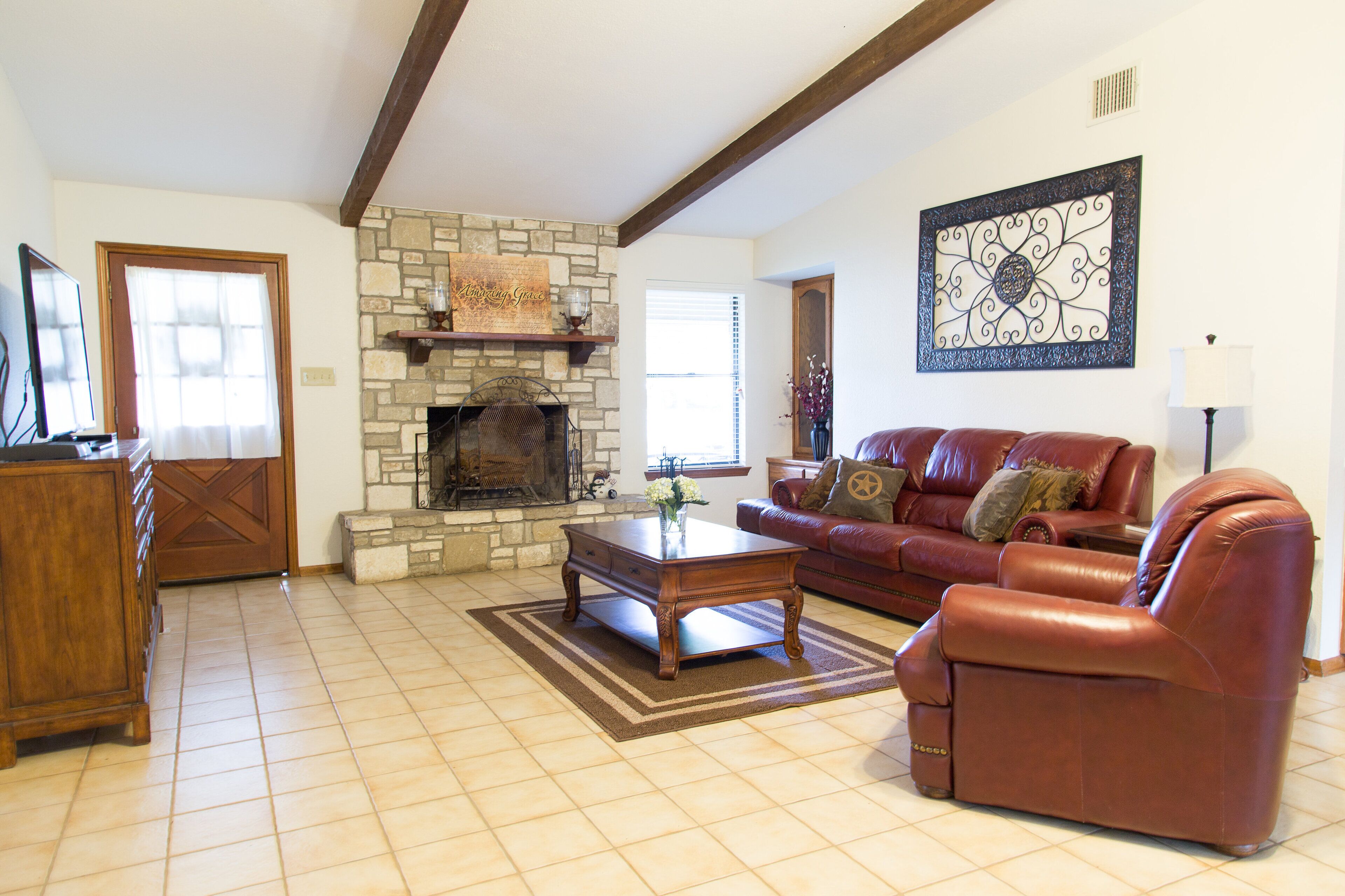 Smart TV, fireplace, DVD player, books