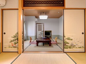 Family Room | Desk, free WiFi, bed sheets - Ryokan Niko (Koganei)
