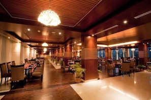 Dining - Ocean Paradise Hotel AND Resort (Cox's Bazar)