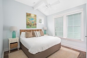 4 bedrooms, iron/ironing board, Internet, bed sheets