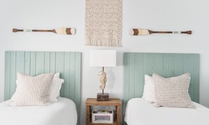 4 bedrooms, iron/ironing board, internet, bed sheets