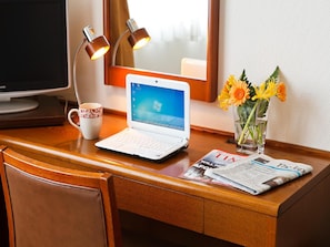 Dundyner, skrivebord, blendingsgardiner og wi-fi (inkludert)