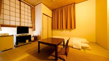 Traditional Single Room, Non Smoking | Down comforters, desk, blackout drapes, free WiFi