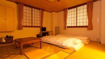 Down duvets, desk, blackout curtains, free WiFi