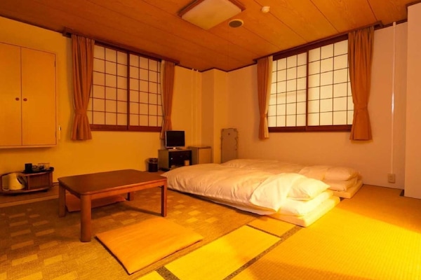 Traditional Single Room, Non Smoking | Down comforters, desk, blackout drapes, free WiFi