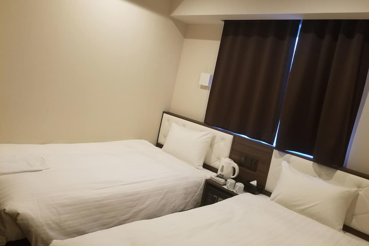 高档床上用品、客房内保险箱、遮光窗帘、熨斗/熨衣板