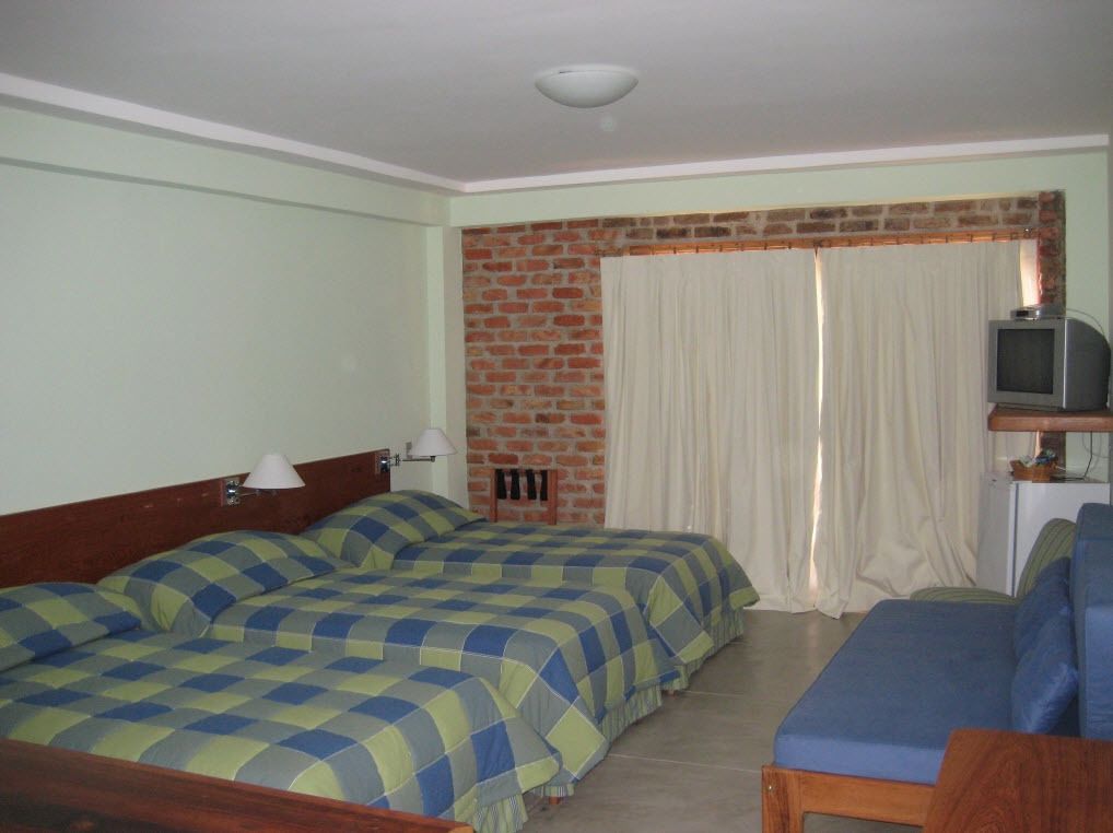 Minibar, caja fuerte, escritorio y cortinas opacas